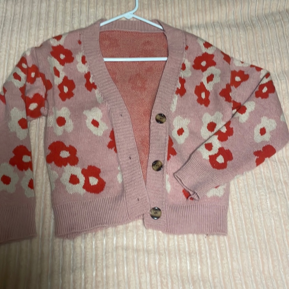 Cute cropped sweater! I ordered this and never wore it brand new